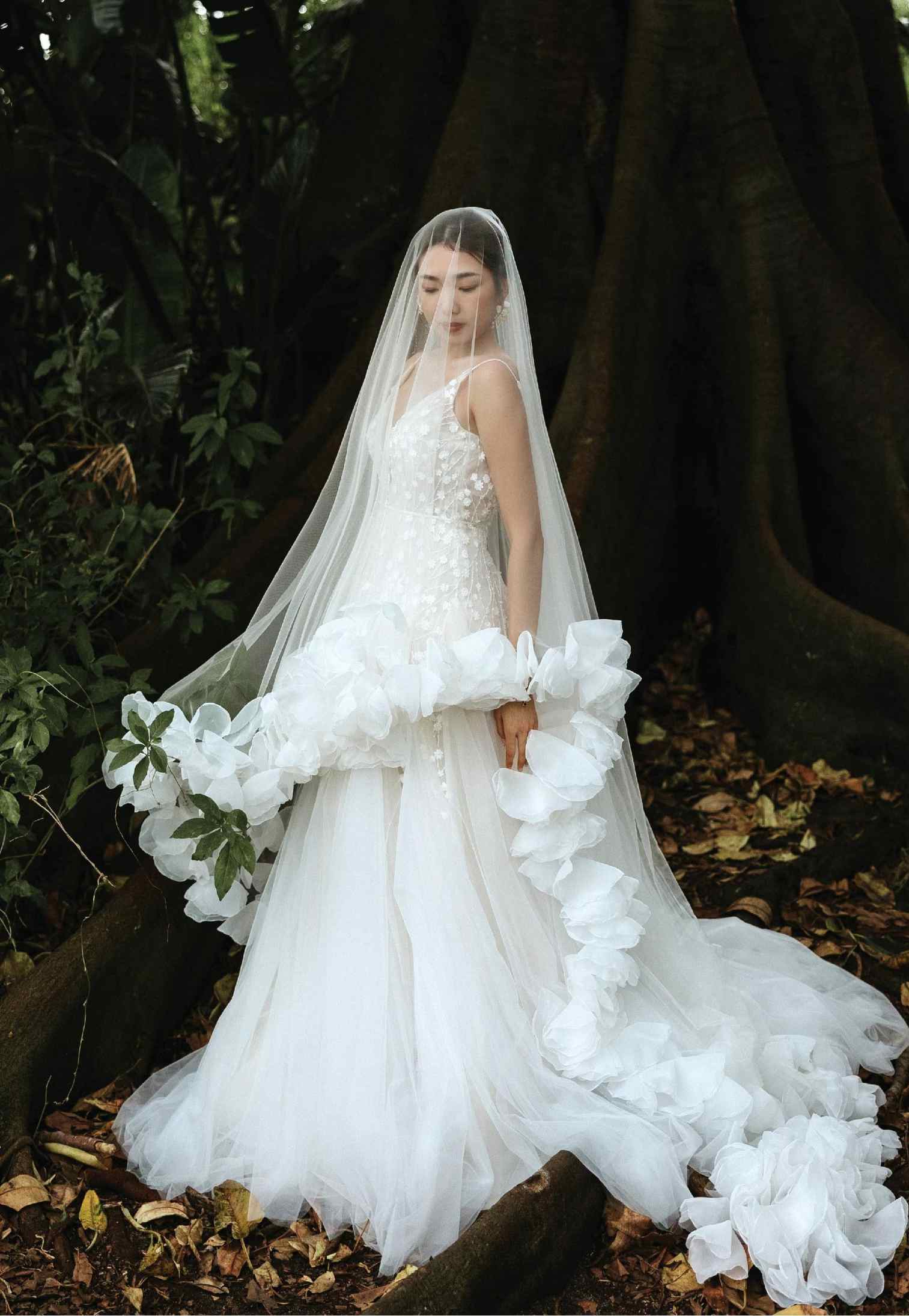 Luxury Bridal Veil Long Cathedral Petal Edge Two Layer Soft Tulle Wedding Veil With Comb Wedding Accessories Customized