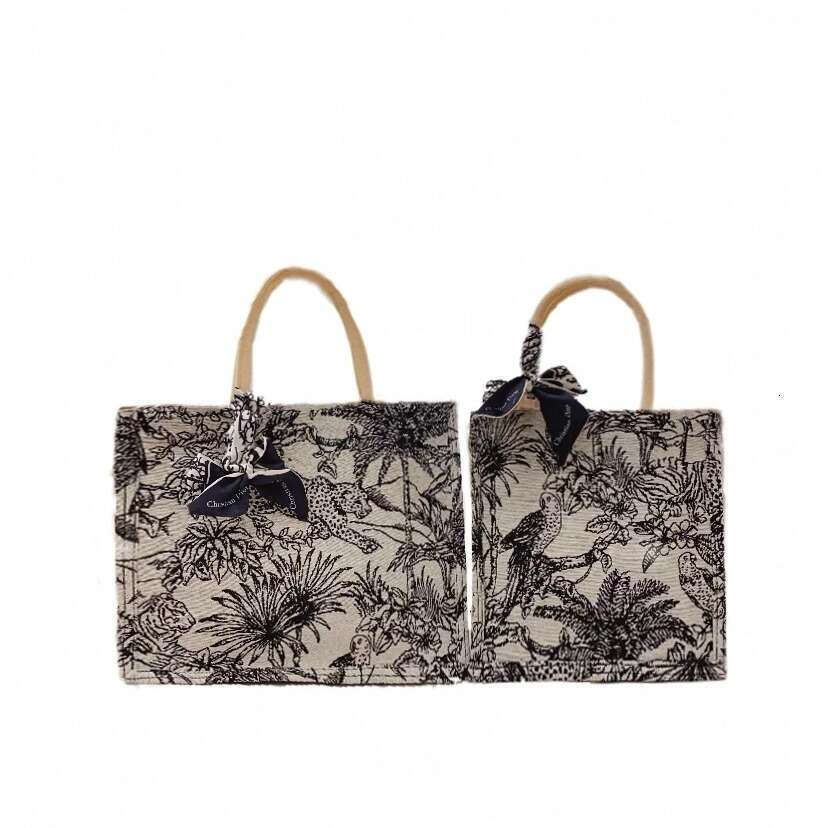 Women's High-End Handbag Spring New Versatile Canvas Small Tote Fashion Commuter Shoulder Bag