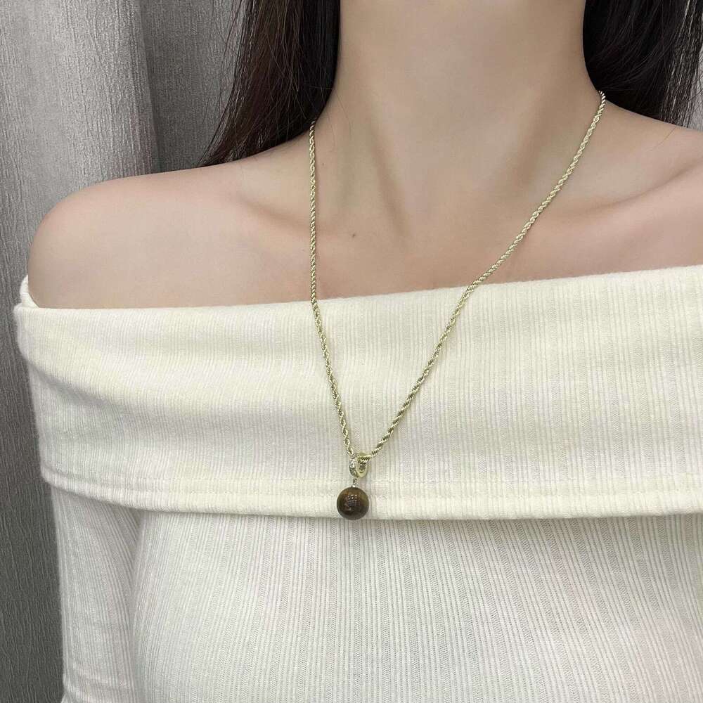 Universal Buckle Melard Tiger Eye Stone Pendant for Women, Autumn and Winter New Versatile Elegant Simple Niche Necklace 30e