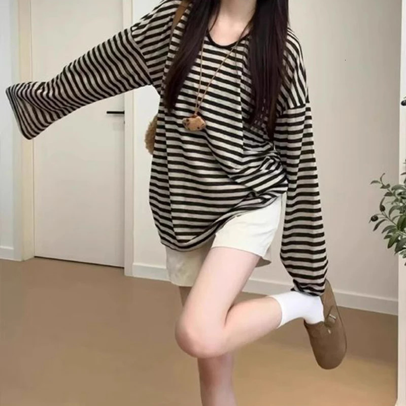 Women Tshirts Baggy Casual TShirts Girls Retro Striped Long Sleeve Clothes Lady Fashion Comfortable Daily Tops 250729