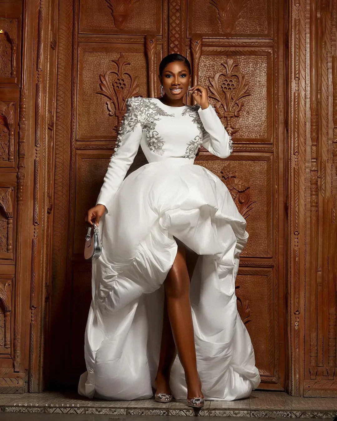 Long Sleeves Wedding Dresses 2025 Beaded Pearls Bridal Gown Plus Size Africa Mariages Customised Vestido De Novia