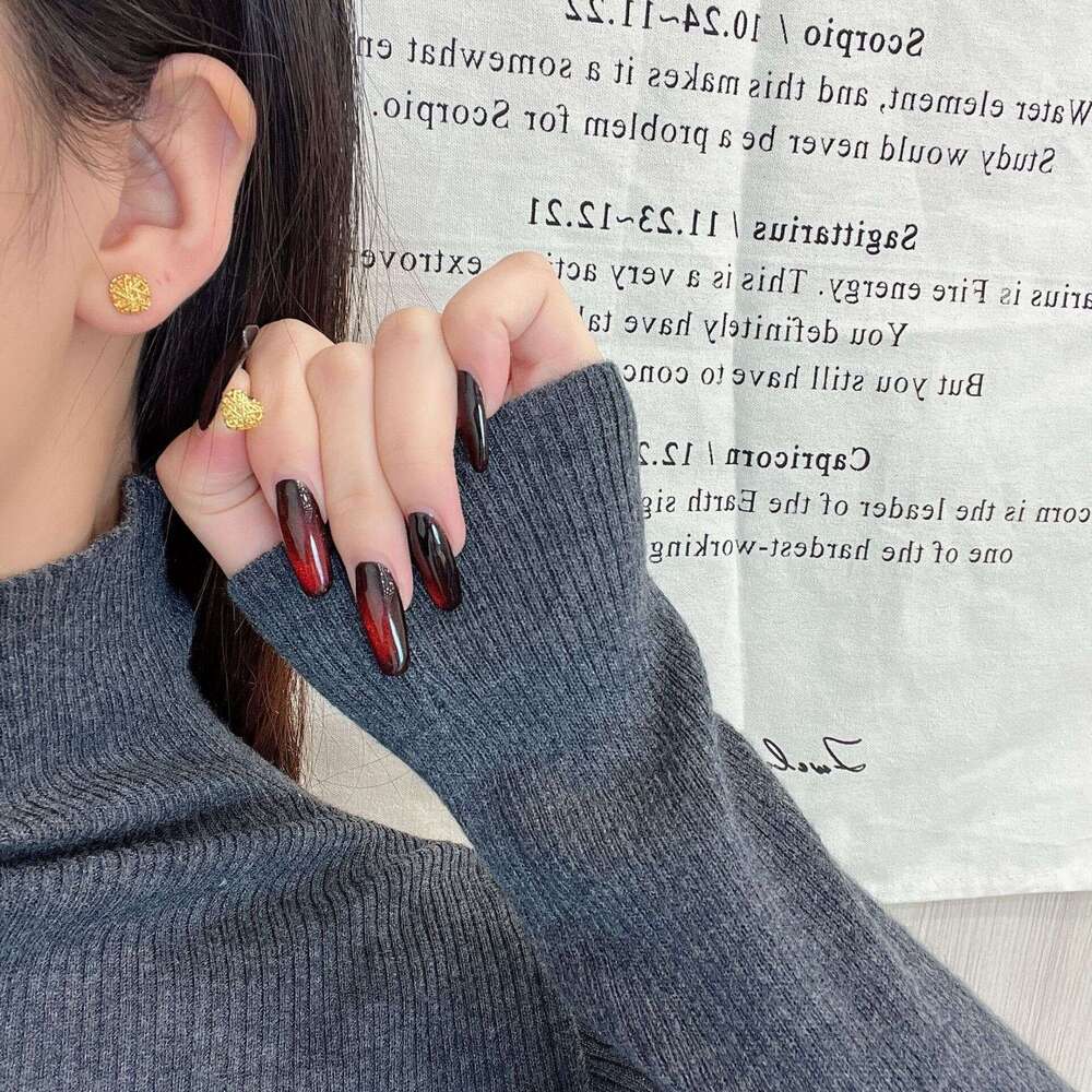 Unique 2024 New Gold Brushed Hollow Women, Niche Design, High-end Feel, Elegant Earrings for Autumn and Winter 70c