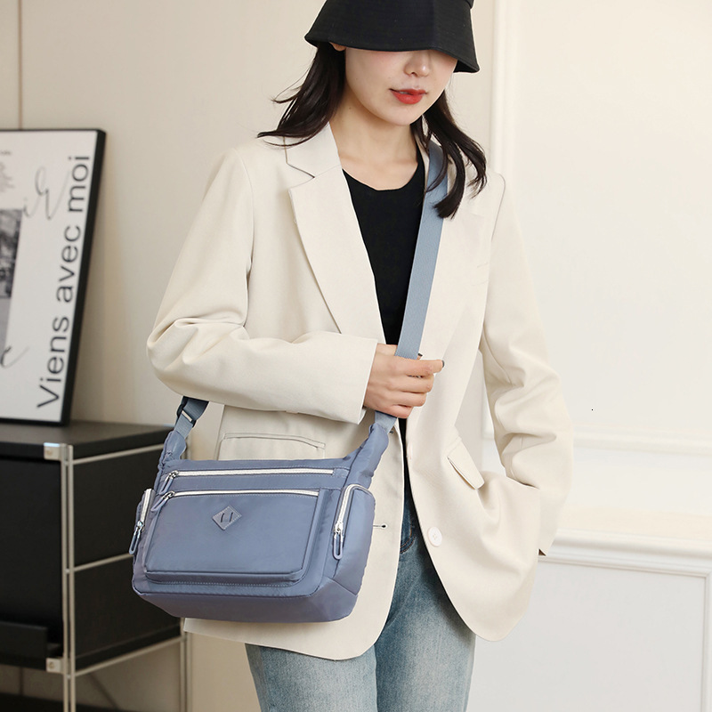 Colorful Fox Multi-Layer Large Capacity Shoulder for Women Outdoor Casual Water-Resistant Crossbody Simple Bag ddmymoon