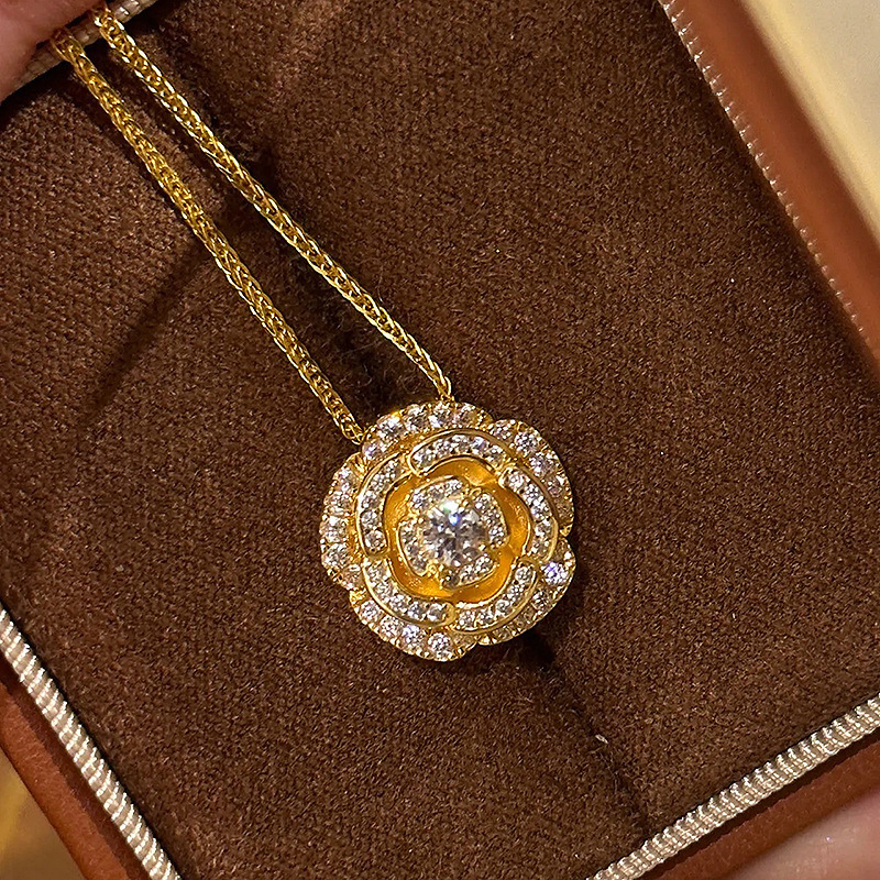 Beach Lady Pendant Hot-selling Ancient Method Rotating Camellia Necklace 2025 Model Sparkling Full Designer Necklace Diamond Exquisite Small Gold Flow