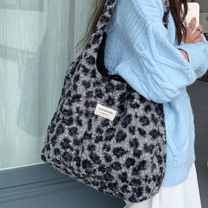 Designer Luxury Bag Bag Leopard Print Plush Bag For Women Winter 2025 New Commuter College Style Tote Bag Large Capacity Single Shoulder Furry Bag Tre