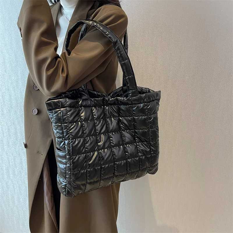 Winter Wen Down Messenger Bag Quilted Space Cott Padded Tote Shoulder Bag Fem Large Capacity Fluffy Top-handle Bags 2023 Y250730