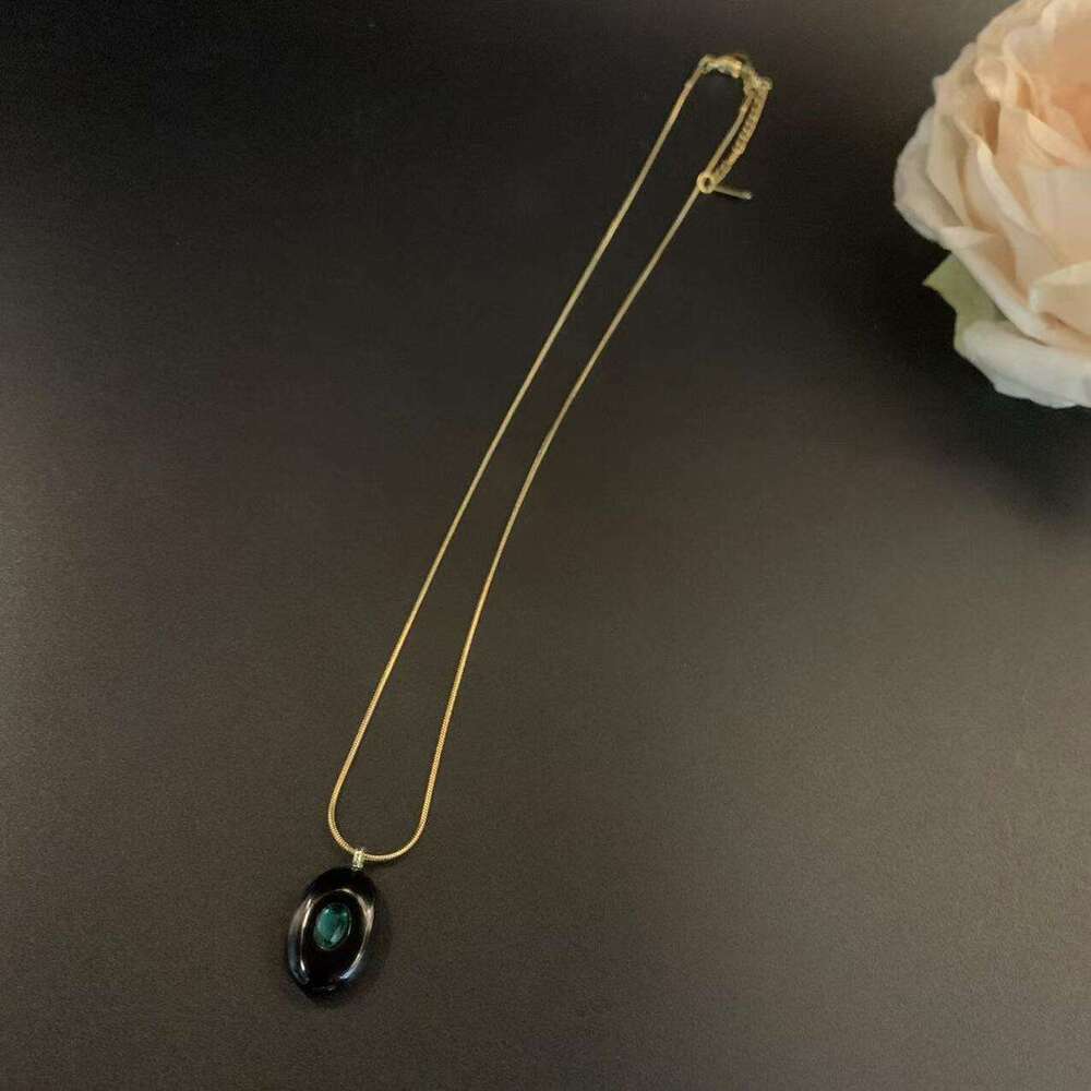 2025 New Classic Fashion Light Daily Commuting Oval Natural Stone Pink Quartz Necklace for Women with High-end Feel