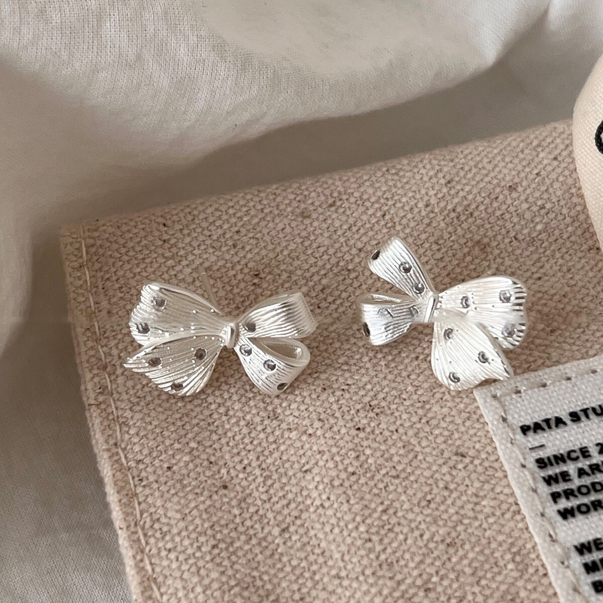 Sier Needle Inlaid Dia Bowknot Fashion Simple Sweet Versatile Elegant Earrings Light High-end Feel Ear Jewelry
