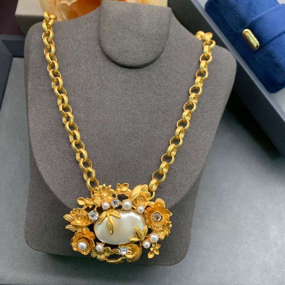 Three-dimensional Relief Pearl Flower Necklace Earrings Brooch Elegant Temperament Fashion Jewelry Set