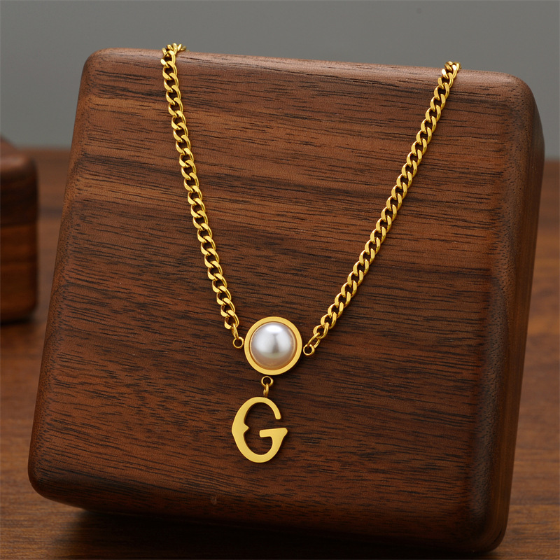 Beach Lady Pendant Titanium Steel Necklace For Women Designer Necklace Non-fading, Light Luxury Versati High-end Feel Luxurious Collarbone Chain Jewel