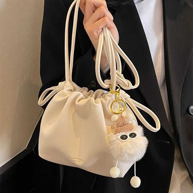 Korean Version Popular Bucket Bags Niche Design Cloud Messenger Bags High Quality Pu Leather Handbags New Pleated Versatile Bags Y250729