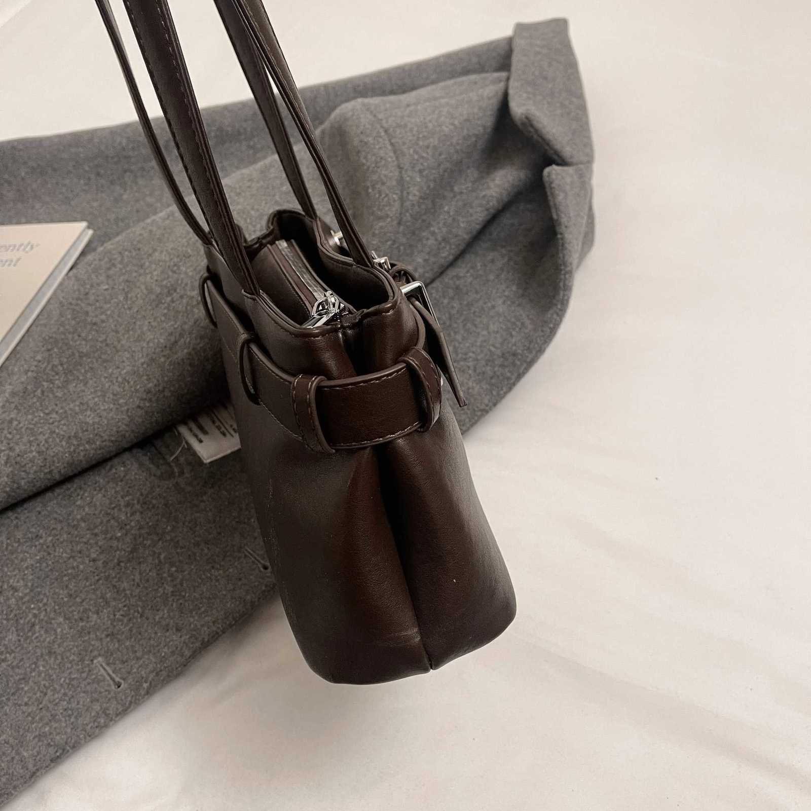 INS Underarm Motorcycle Bag Womens Belt Niche Single Shoulder Handbag Y250729