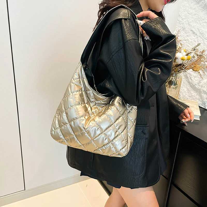 Puffer Shoulder Bag for Women Down Cotton Padded Tote Bag Bubble Handbag Purse Large Shopper Bag Quilted Cloud Top Hand Bag Y250730