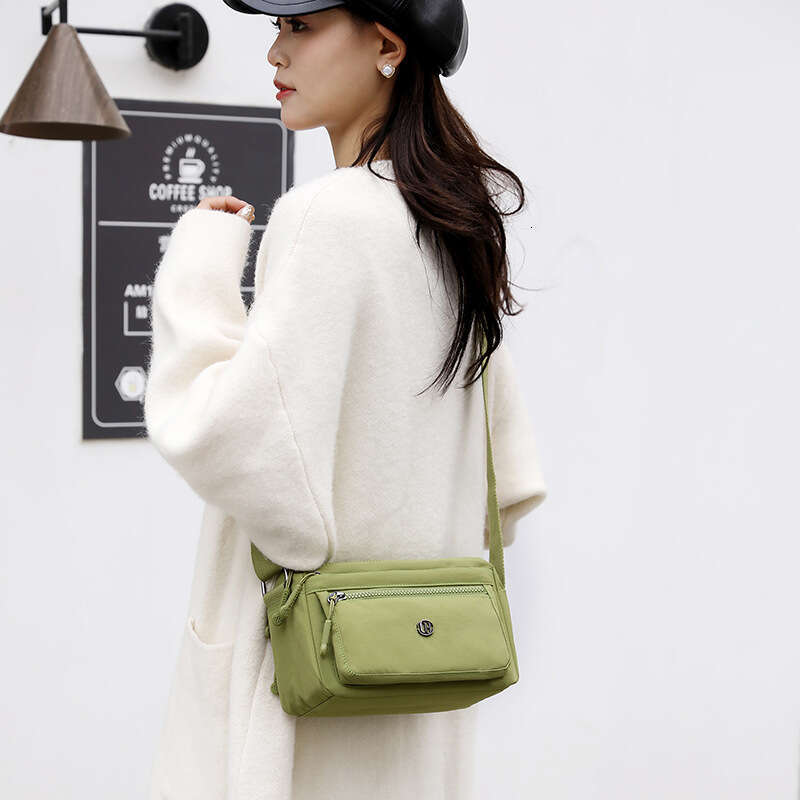 Women's 2024 New Crossbody Design Sense Niche Commuting Lightweight Fashion Shoulder Bag