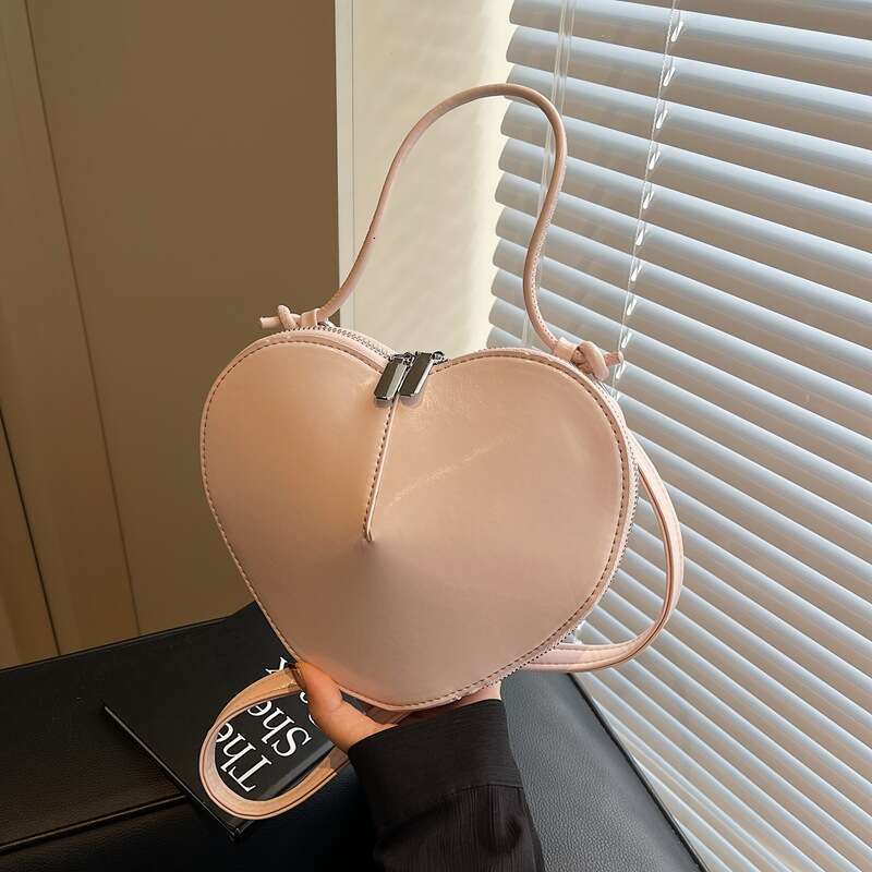 Women's New Niche Design Crossbody Heart-shaped Shoulder Trendy Underarm Bag