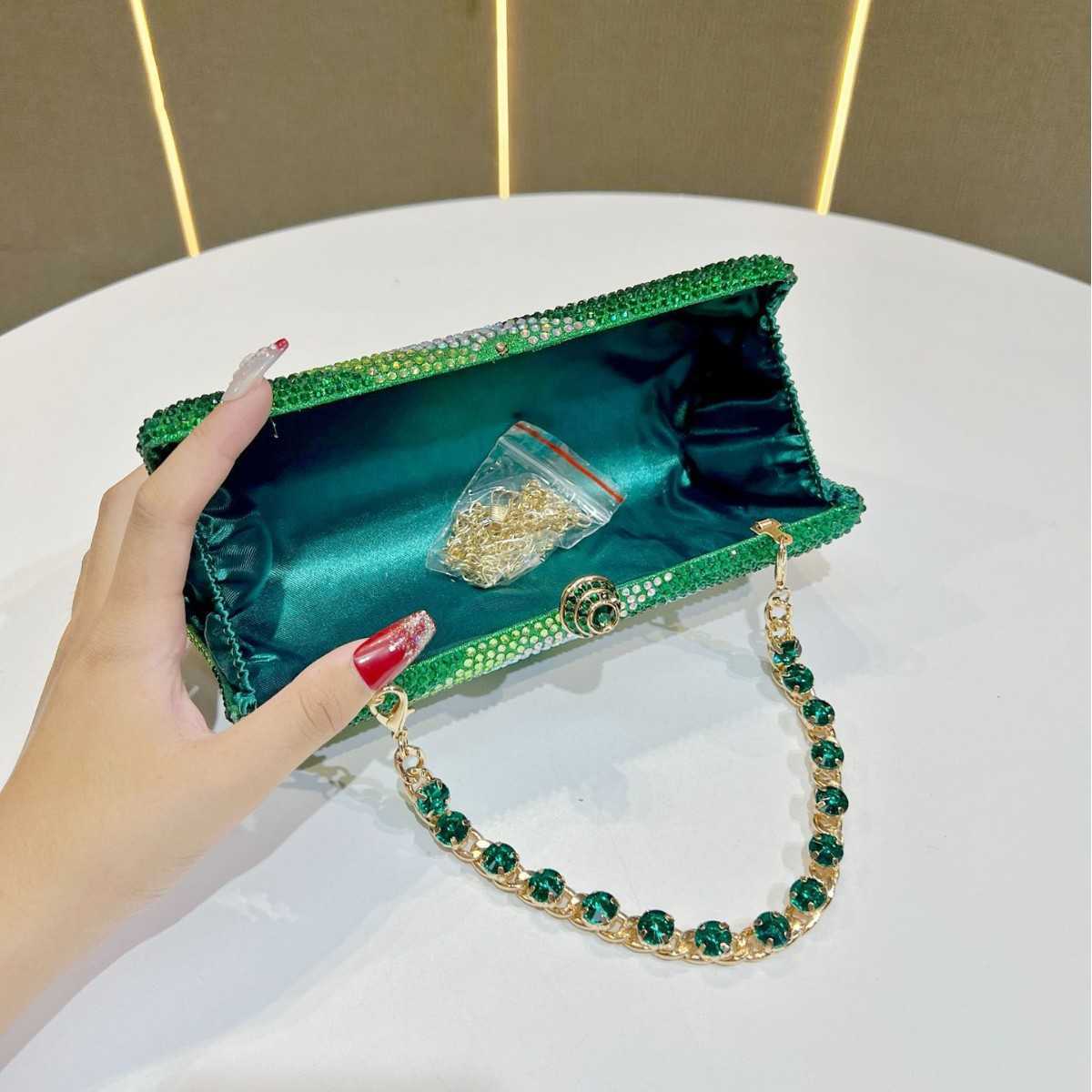 New Womens Shiny Luxurious Full Diamond Bag Wedding Bridesmaid Bag Party Bag Rhinestone Shiny Evening Bag Chain Bag