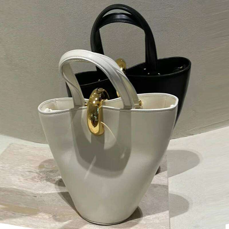 Vintage women handbag new versatile commuting style simple buckle shoulder bag