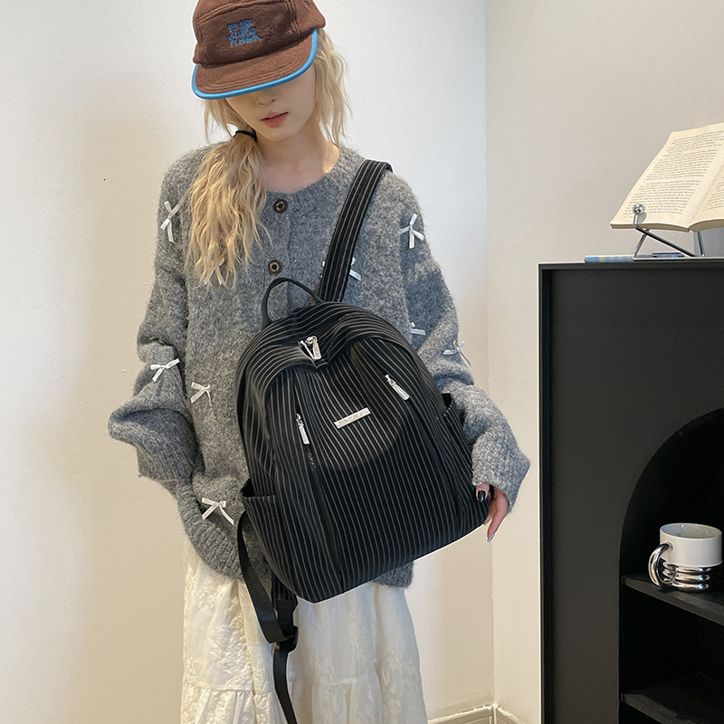 Colorful Fox Niche High-End Backpack Casual Versatile Travel Large Capacity Commuter School Bag Lightweight ddmymoon