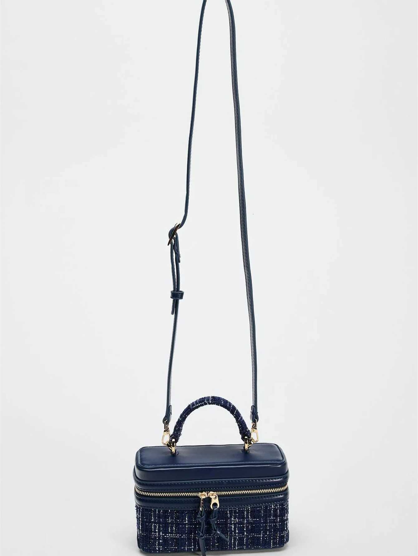 2024 Autumn and Winter New Small Square Bag with Hard Single Shoulder Crossbody Portable Fi Box Bag Wen Y250730