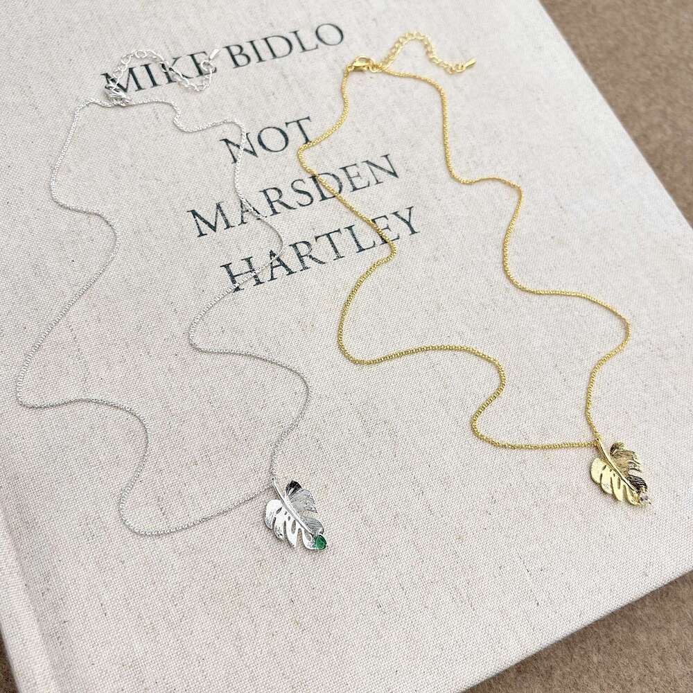 2024 New Gold Brushed Leaf Pendant Necklace Autumn Winter Exquisite High-end Rhinestone Sweater Chain 0e6