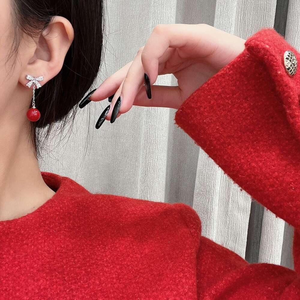 New French Style Light Zircon Pearl Elegant Versatile Niche Design High-end Fashion Stud Earrings for Women 3c5