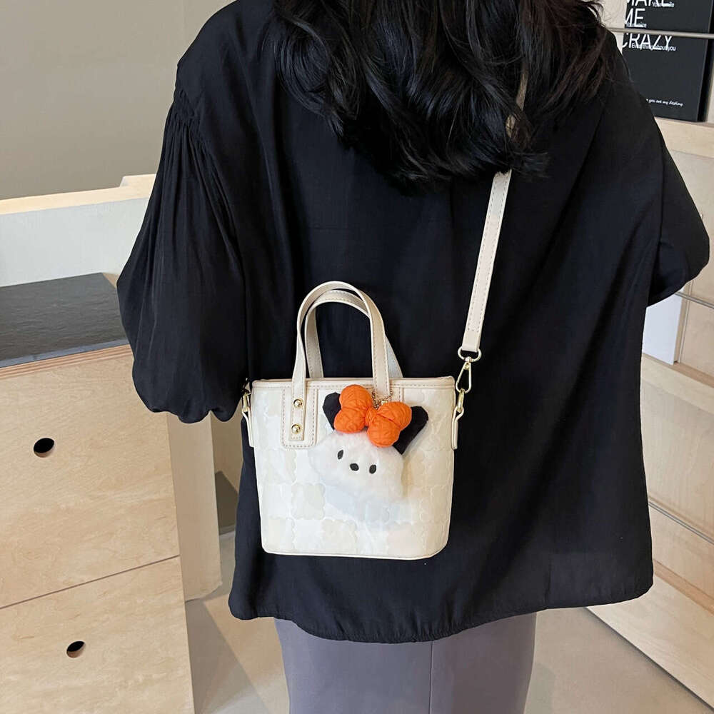 Women's 2025 New Crossbody Bucket Versatile Trendy Bag This Year Ins Design Handbag