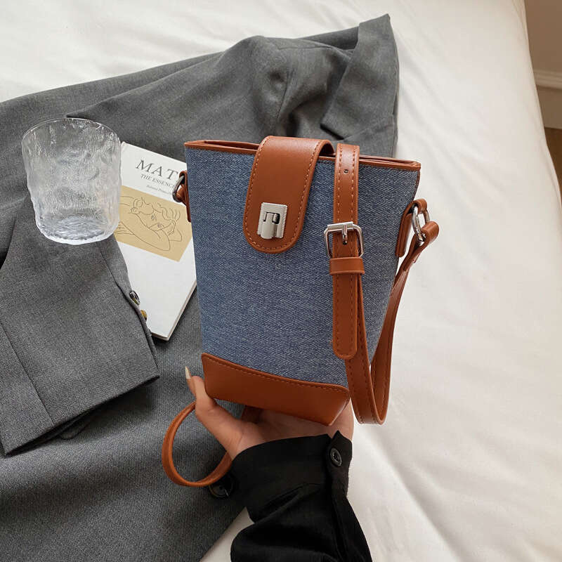 2024 New Niche Design Minimalist Crossbody Color-Block Bucket for Women Autumn Melad Phone Bag