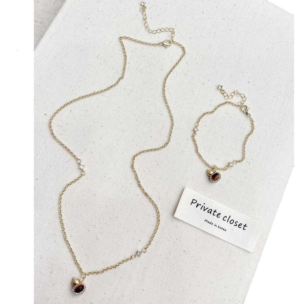 Rose Red Tiger Eye Stone Necklace for Women, Niche High-End Sweater Chain, Light Elegant Bracelet, 2024 New Model d0b