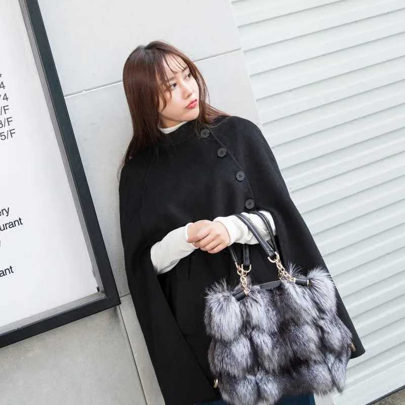 Womens Luxury Real Fur Shoulder Bag Natural Fluffy Fox Fur Crossbody Bag Womens Designer Large Capacity Fashion Handbag G250729