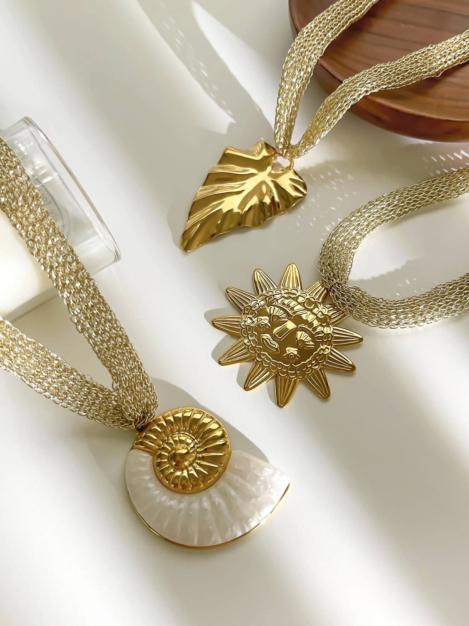GHIDBK Stainless Steel Exaggerated White Resin Conch Leaf Sun Pendant Necklace for Women Trendy Knitted Mesh Belt Chain 2025 250729