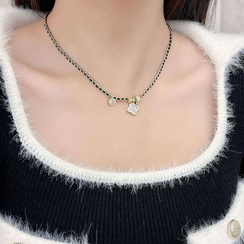 Xiaoxiangfeng Pointed Dia Four-Leaf Flower Black Gold Necklace for Women New Chinese Style Vintage Light Fashion High-End Braided Leather Rope 067