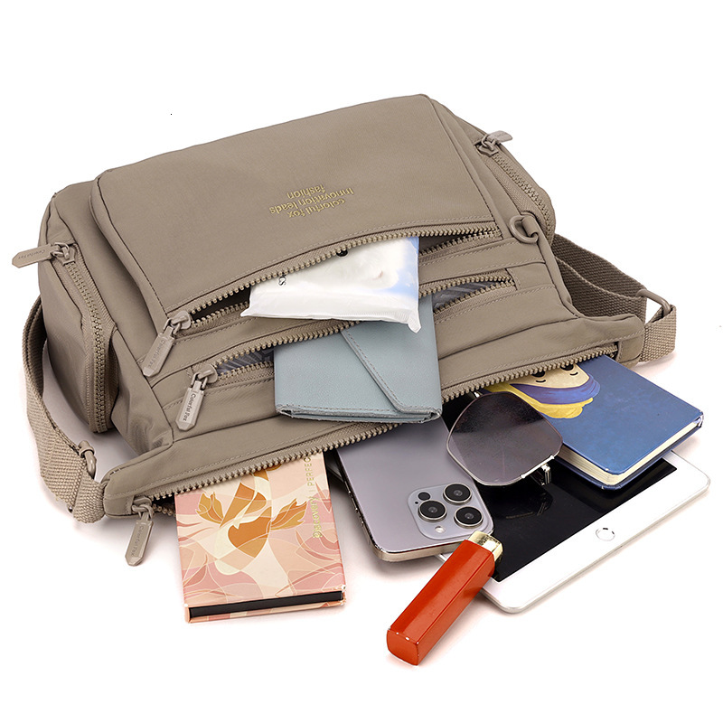 Colorful Fox New Women's Large Capacity Shoulder Multi-layer Water-resistant Nylon Crossbody Bag ddmymoon