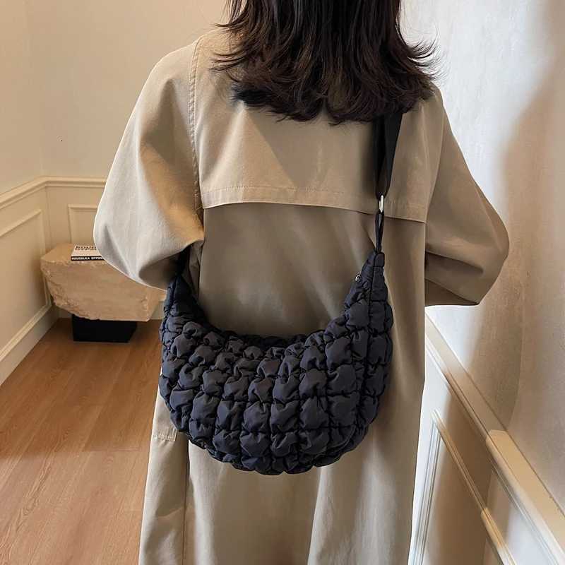 Autumn and Winter Cloud Bag Fem Persality Diamd Grid Shoder Bag Large Capacity Crossbody Bag Y250730