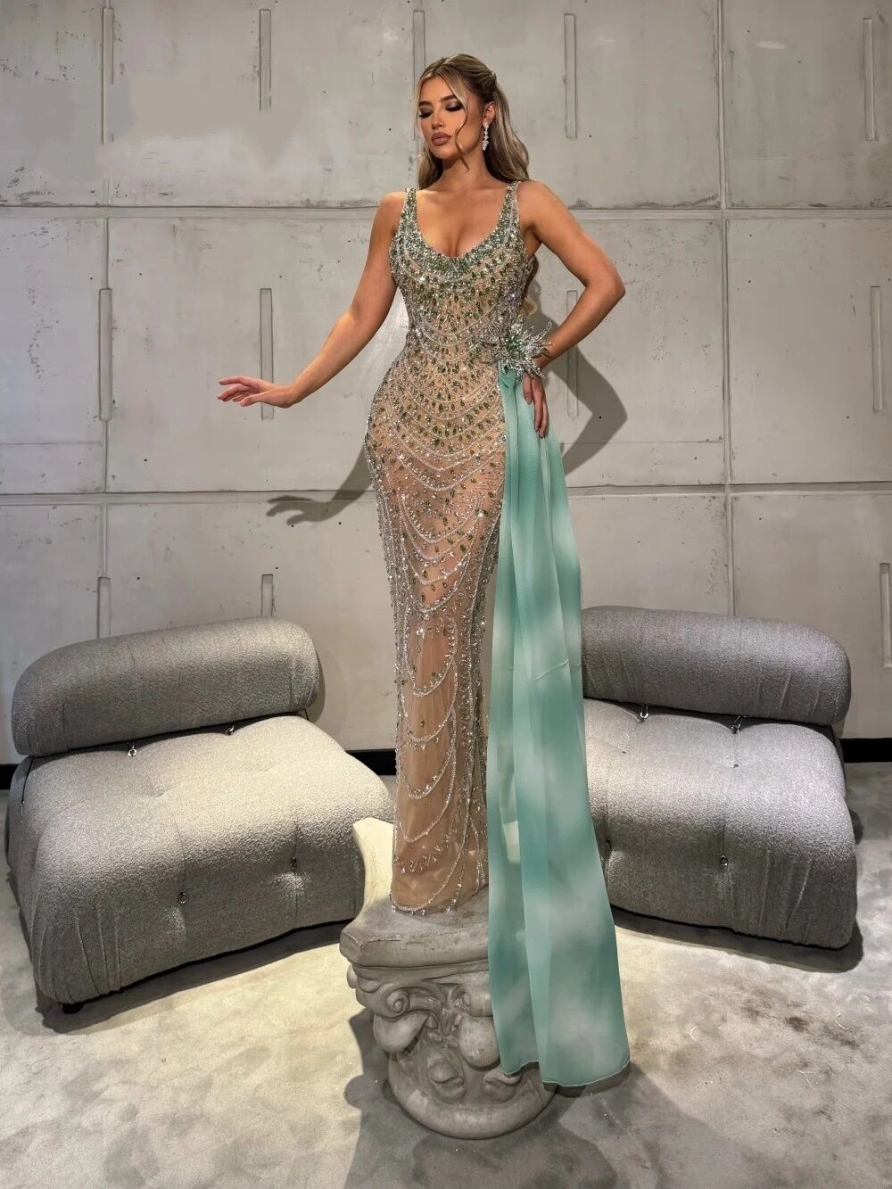 Elegant Beaded Rhinestone Evening Dresses Customized Sexy Sleeveless Crystal Prom Dress Backless Side Train Party Gown