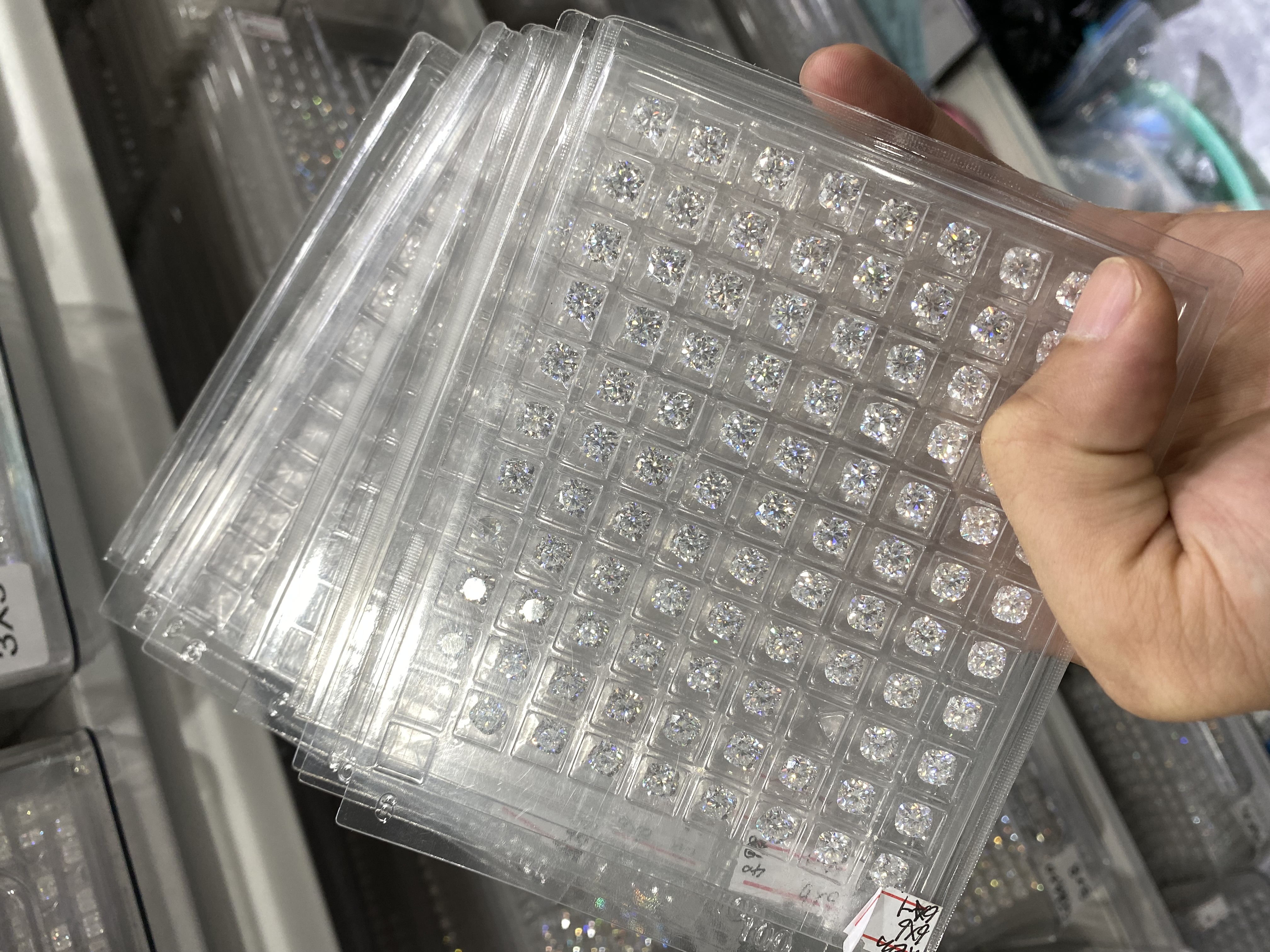 Top Quality Wholesale Prices Cushion Shape Moissanite Loose Stone VVS1 Excellent Brilliant Cut Multi-color Moissanite Gemstones with GRA for Ring