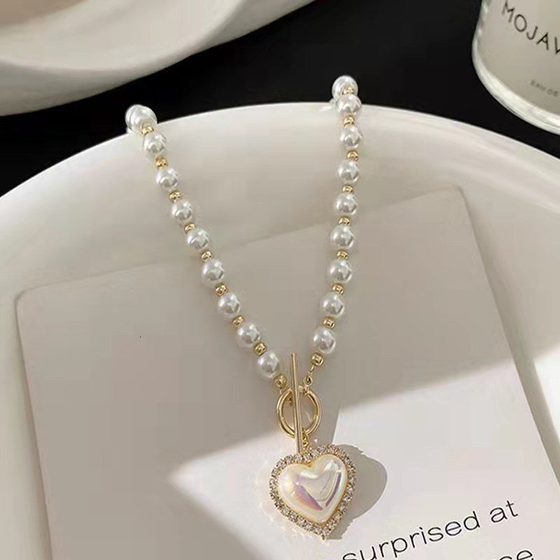 2025 Designer necklace Beach Lady Pendant New Hot-Selling High-End Bowknot Heart Collarbone Chain Light Luxury Niche Evening Dress Necklace Accessorie