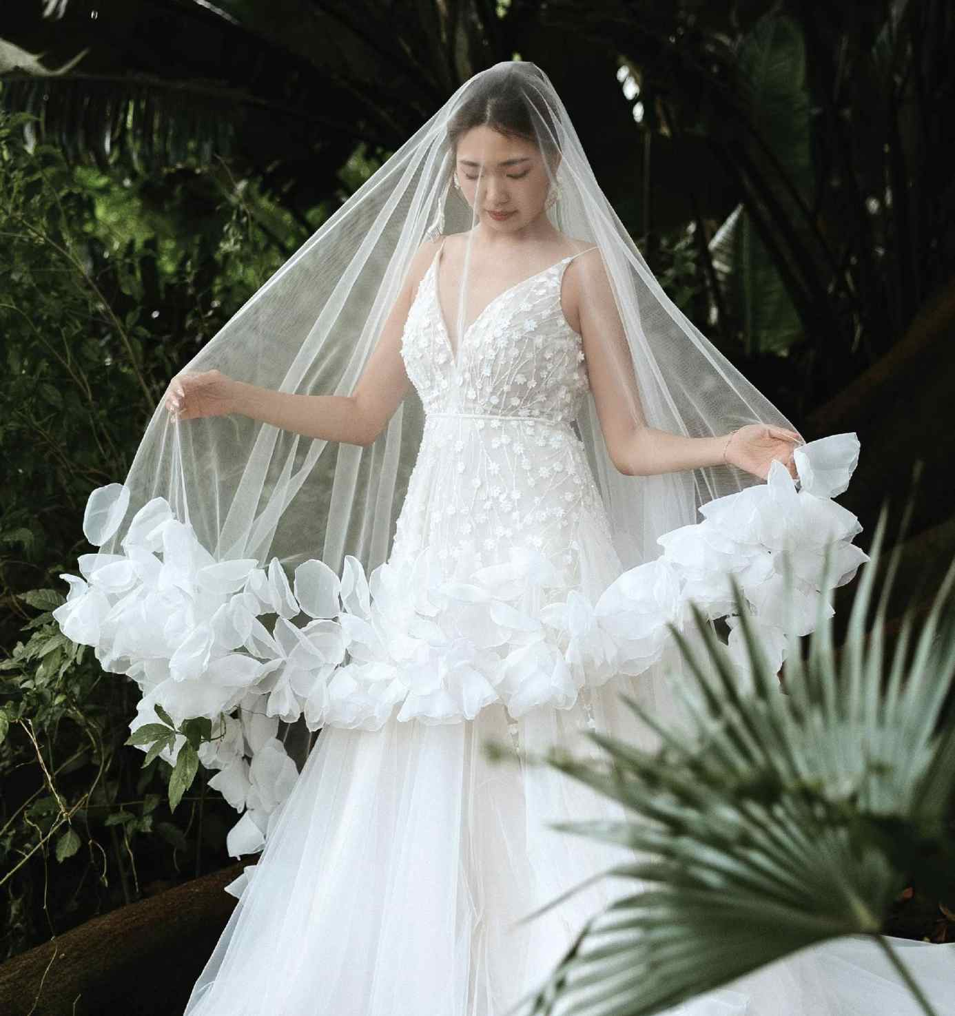 Luxury Bridal Veil Long Cathedral Petal Edge Two Layer Soft Tulle Wedding Veil With Comb Wedding Accessories Customized