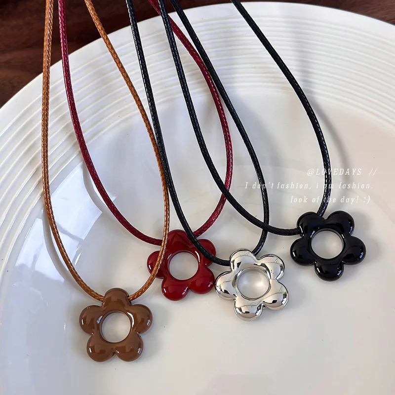 Delicate Flower Charm Necklace Hollow Flower Pendant Necklace with Adjustable Knot Resin Material Perfect for Wedding Dropship 250729
