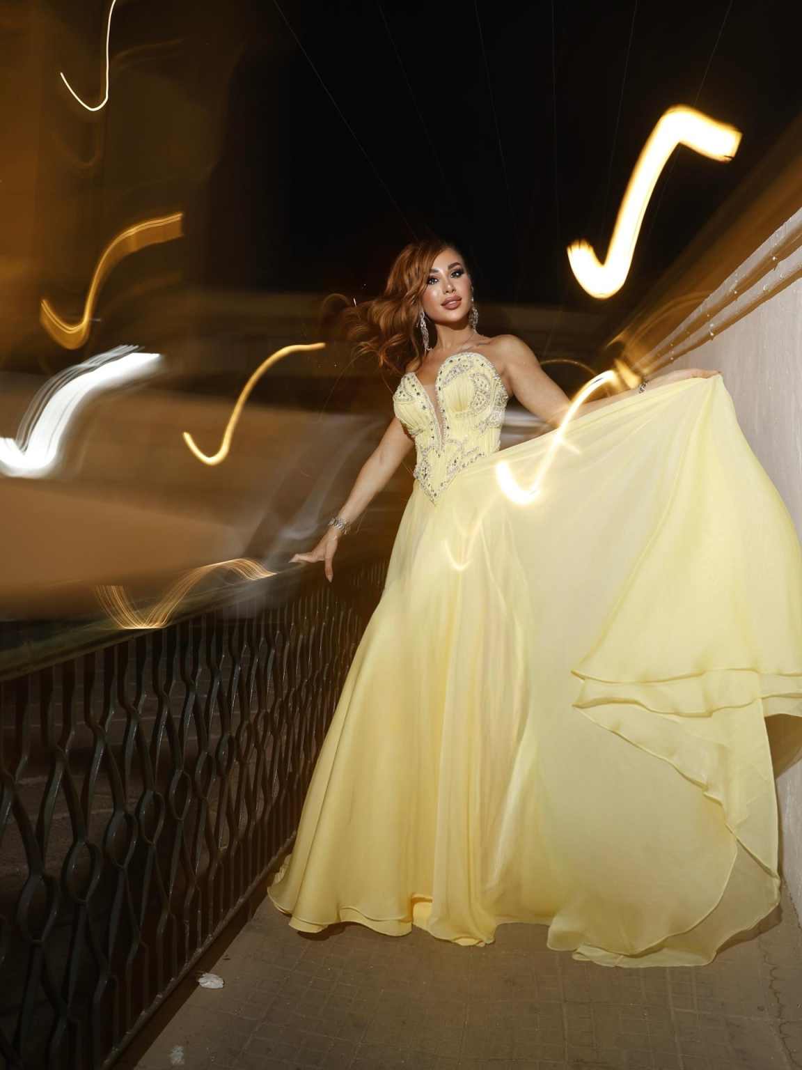 Graceful Yellow Prom Dresses Strapless Sleeveless Beads Lace-Up Court Gown Floor-Length Custom Made Formal Party Dress Vestido De Noite