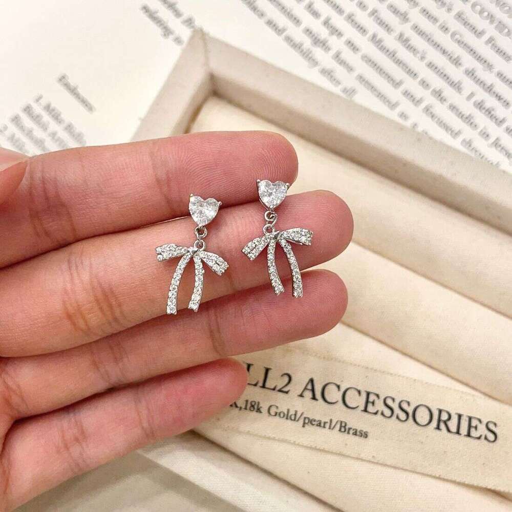 Brilliant Sparkling Heart Bow Niche Design Sense Simple Versatile Elegant High-end Earrings Fashion Item ff4