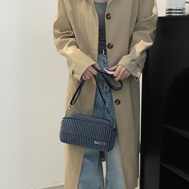 Colorful Fox New Large Capacity Cosmetic Ladies Korean Casual Shoulder Water-Repellent Crossbody Bag ddmymoon