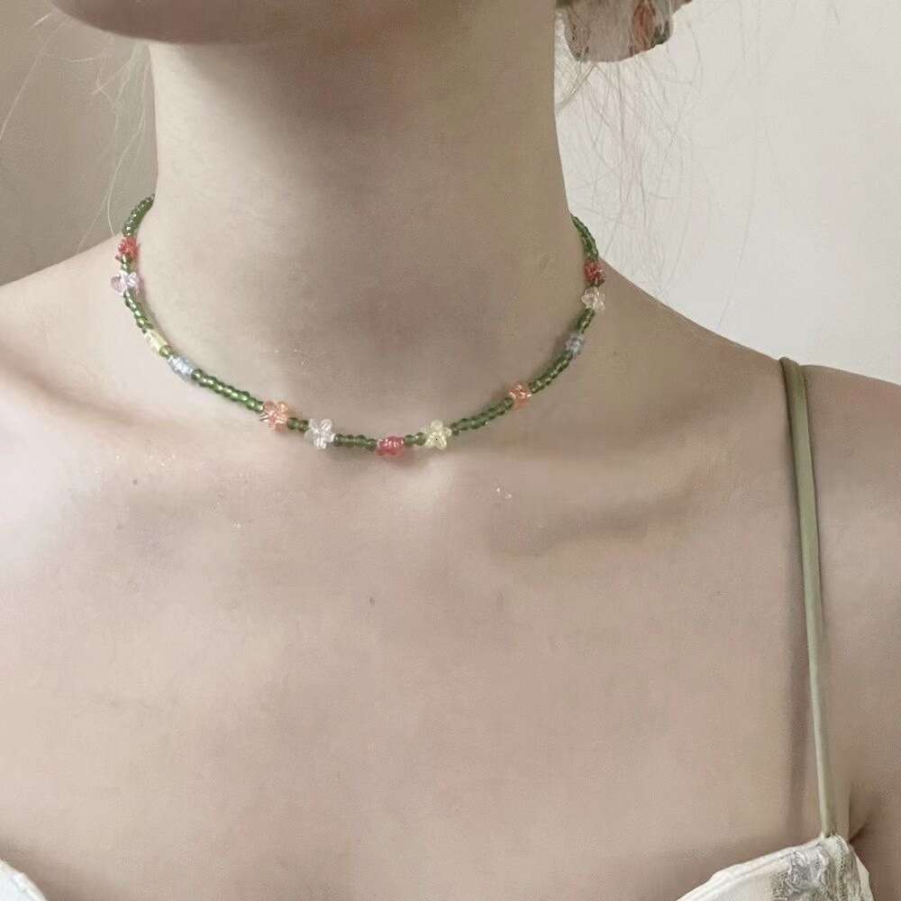 Colorful Small Green Crystal Niche Design Sense Flower Beaded Necklace Sweet Handmade Collarbone Chain 0b9