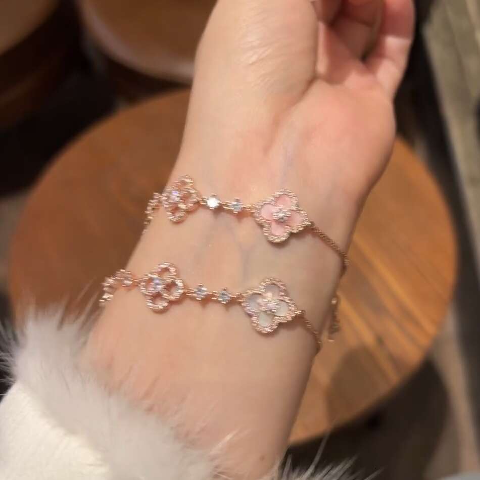 Zircon Rhombus Flower Pull-out Light High-end Bracelet Women's Fashion Versatile Hand Jewelry Design Sense Niche