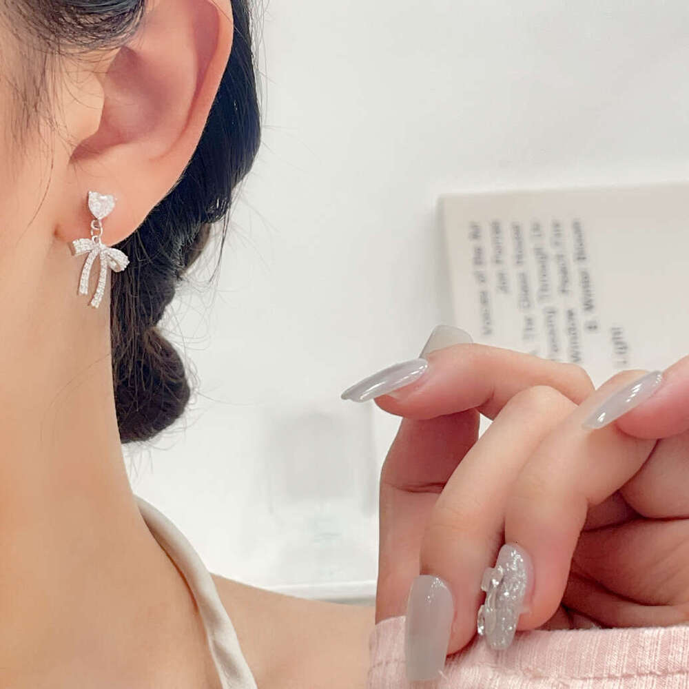 Brilliant Sparkling Heart Bow Niche Design Sense Simple Versatile Elegant High-end Earrings Fashion Item ff4