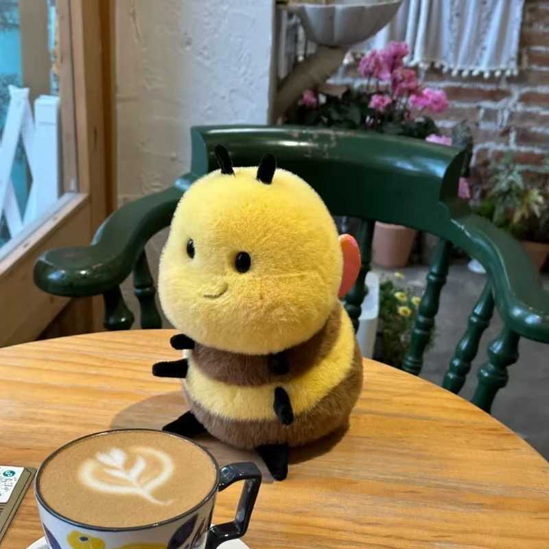 Lovely Bee Plush Pillows Stuffed Cartoon Animals Plushie Super Soft Hugging Pillow Bedding Sleeping Cute Birthday Gifts for Kids X250730