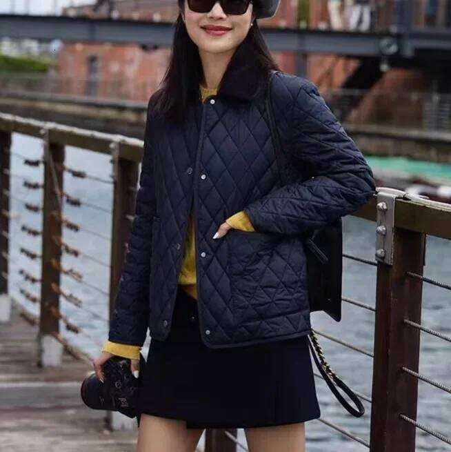 Designer Clothing New Style British Corduroy Collar Argyle Cotton Padded Coat Jacket Bur2024 Autumn/Winter Collection Fashion