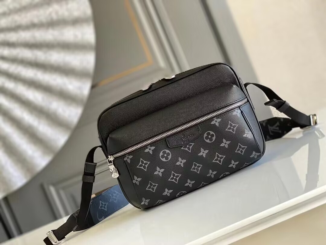 Men Leather TRIO Messenger Bags Luxury Shoulder belt Make up Bag Designer Handbag Tote Man's bags M44612