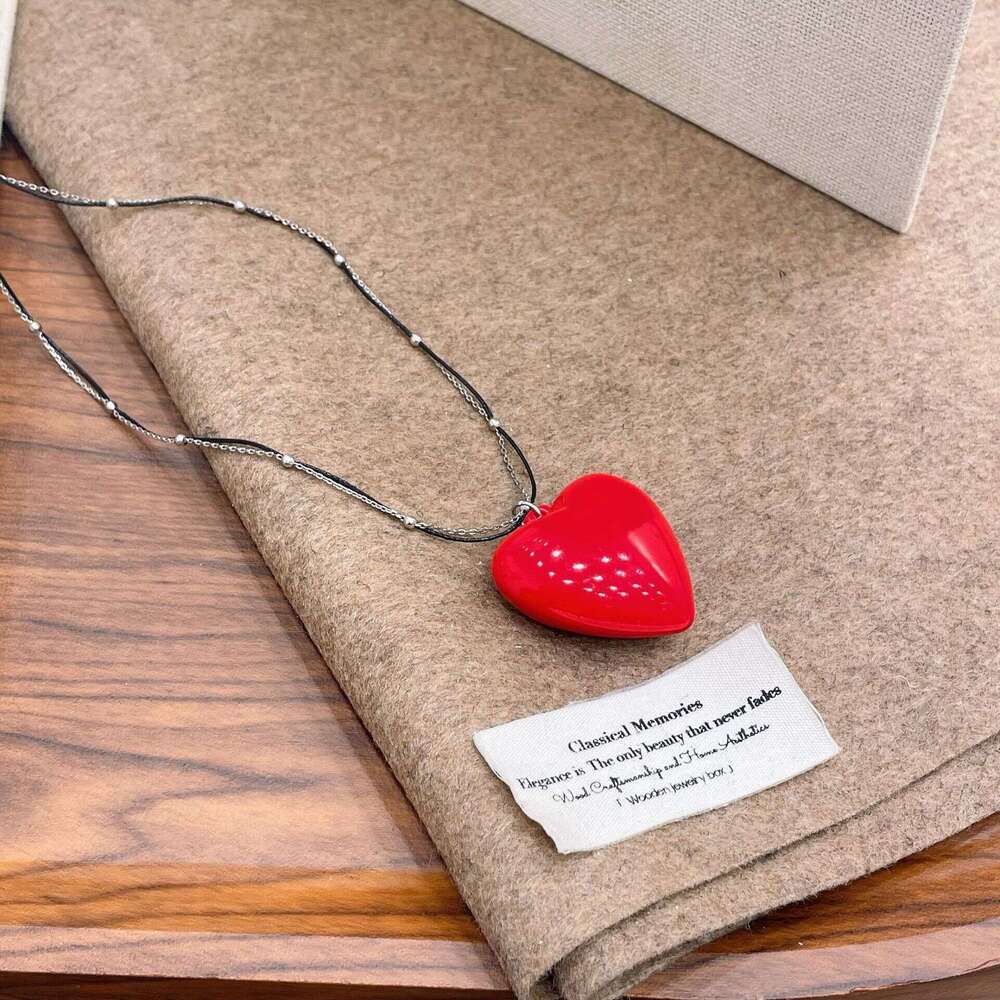 Long Heart Pendant Necklace 2024 New Simple Elegant Sweater Chain Niche Design High-end Accessories for Women d01