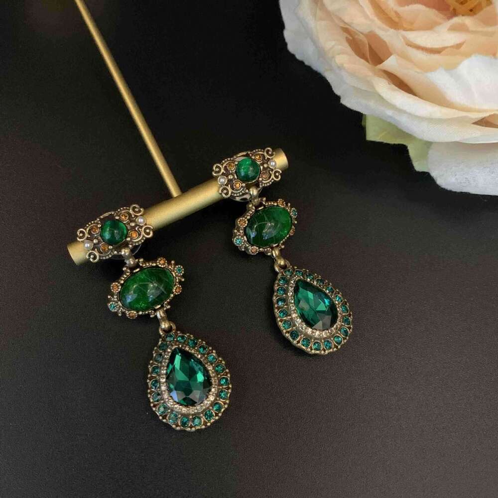 Vintage Copper Gold-Plated Green Glass Hollow Inlaid Dia Necklace Bracelet Earrings Set