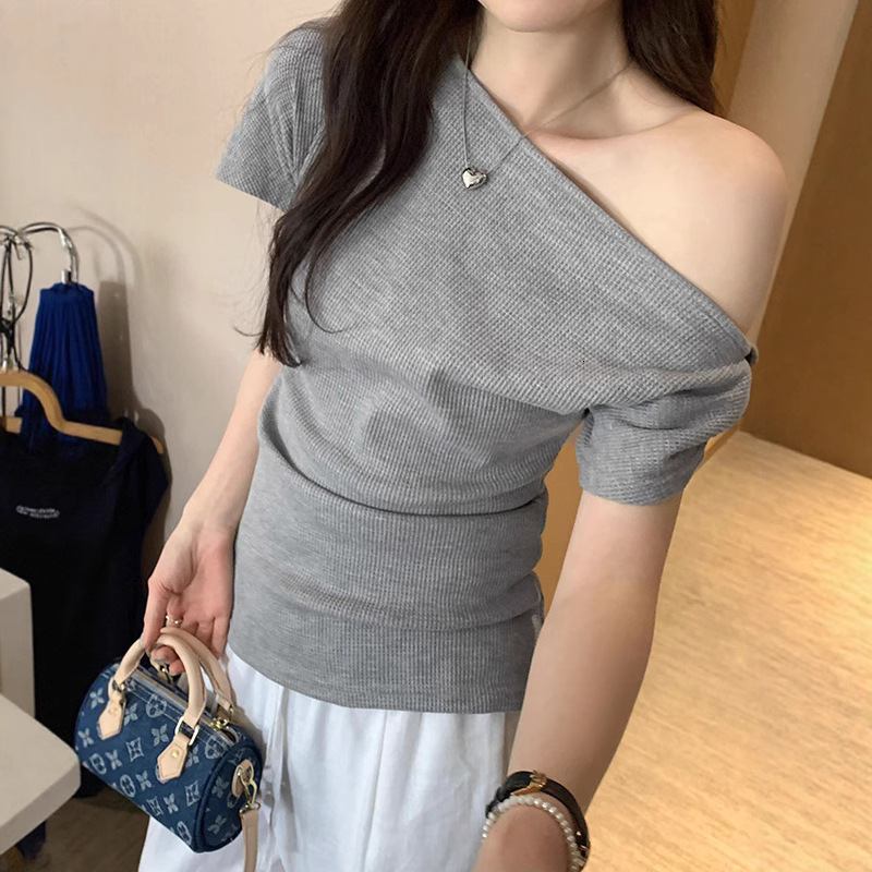 2025 New French Asymmetric Shoulder Navy Blue Short Sleeve Texture Top Summer Design Straight Sleeve Slimming T-shirt New Designer T-shirt